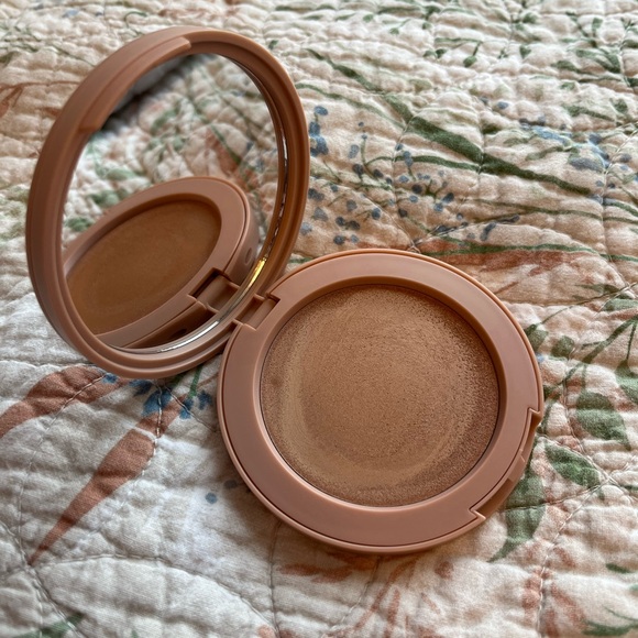 ILIA Sunshift Bronzer - Picture 3 of 4